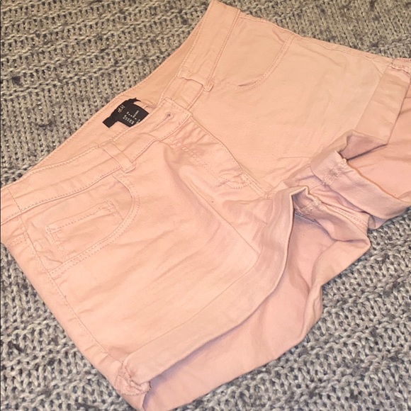 H&M shorts - Picture 2 of 2